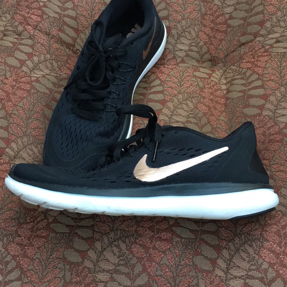 NIKE FLEX RUNNING SHOES SIZE 7